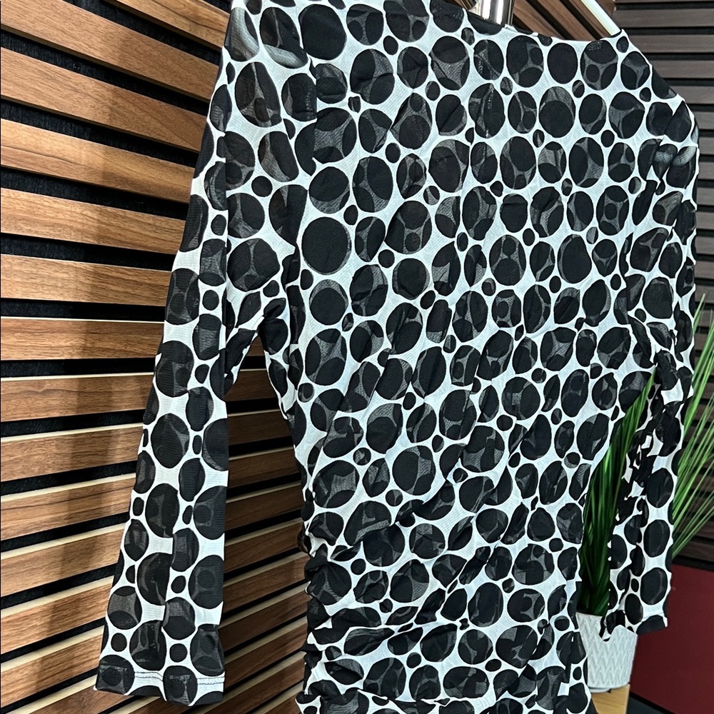 Black and White Polka Dot Top - super flattering - Size Large - INC - Picture 4 of 4